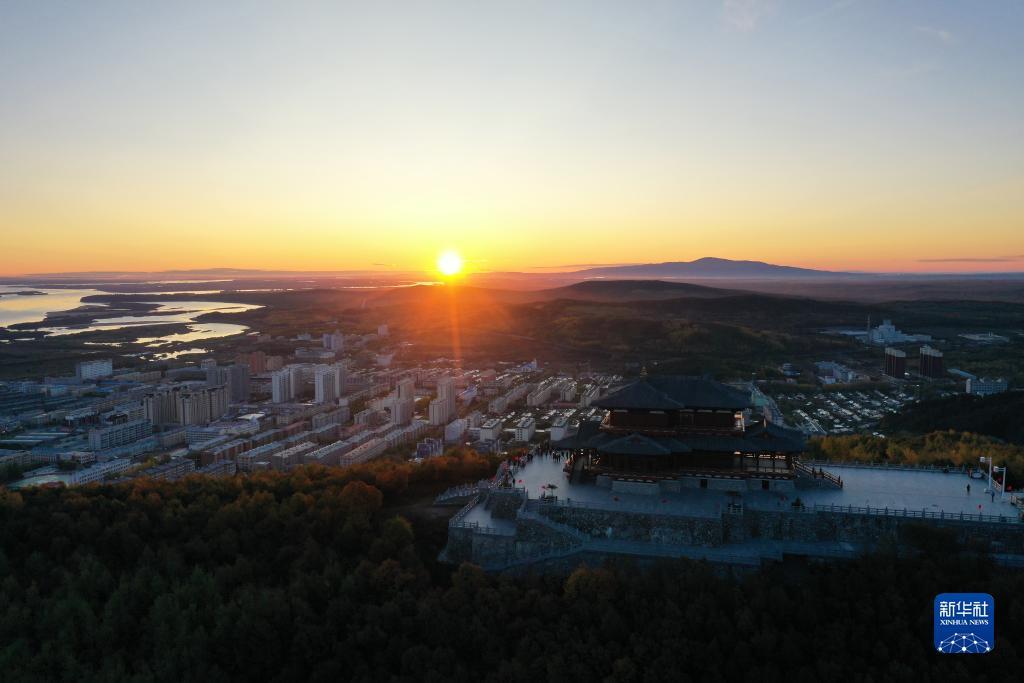 皇冠总站棋牌平台